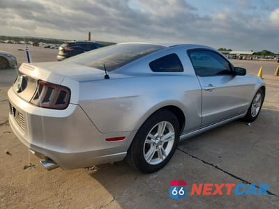 Trzecie zdjęcie samochodu z tyłu: 2014 FORD MUSTANG VIN:1ZVBP8AM4E5209995 - miniatura