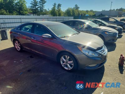 Czwarte zdjęcie samochodu z boku: 2012 HYUNDAI SONATA LIMITED VIN:5NPEC4AC8CH345233 - miniatura