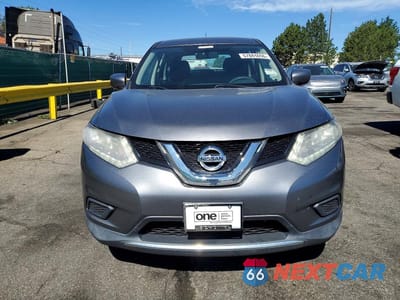 Piąte zdjęcie samochodu w środku: 2016 NISSAN ROGUE S VIN:KNMAT2MV0GP621740 - miniatura