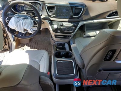 Zdjęcie 8 z 13 samochodu: 2017 CHRYSLER PACIFICA VIN:2C4RC1EG5HR695605 - miniatura