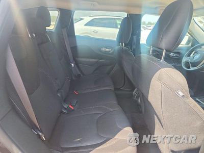 Zdjęcie 11 z 14 samochodu: 2016 JEEP CHEROKEE LATITUDE VIN:1C4PJMCSXGW205381 - miniatura
