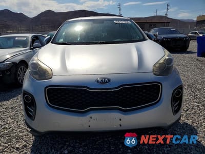 Piąte zdjęcie samochodu w środku: 2017 KIA SPORTAGE LX VIN:KNDPMCAC6H7163767 - miniatura