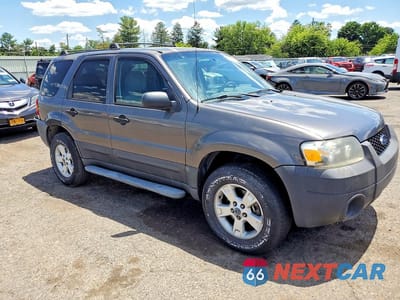 Czwarte zdjęcie samochodu z boku: 2005 FORD ESCAPE XLT VIN:1FMYU93175KD99593 - miniatura
