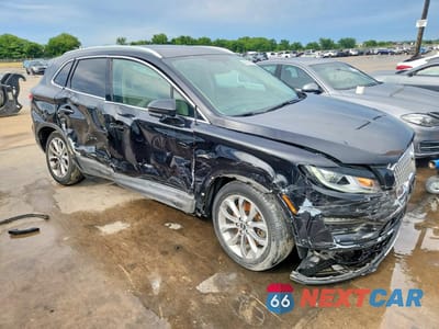 Czwarte zdjęcie samochodu z boku: 2019 LINCOLN MKC SELECT VIN:5LMCJ2D99KUL45871 - miniatura