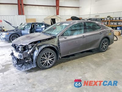 2022 TOYOTA CAMRY XLE 4T1F31AK7NU573724 - główne zdjęcie licytacji z USA - miniatura