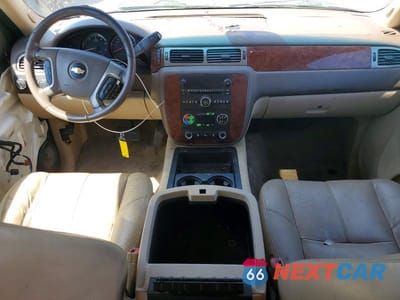 Zdjęcie 8 z 13 samochodu: 2013 CHEVROLET SUBURBAN K1500 LT VIN:1GNSKJE70DR158586 - miniatura