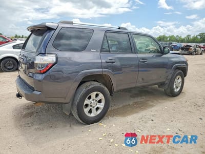 Trzecie zdjęcie samochodu z tyłu: 2023 TOYOTA 4RUNNER SR5 VIN:JTEMU5JR6P6097997 - miniatura