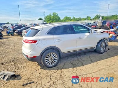 Trzecie zdjęcie samochodu z tyłu: 2019 LINCOLN MKC VIN:5LMCJ1D91KUL33837 - miniatura