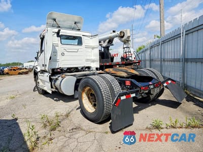 Trzecie zdjęcie samochodu z tyłu: 2023 VOLVO VNR SEMI TRUCK VIN:4V4W39EH8PN334654 - miniatura