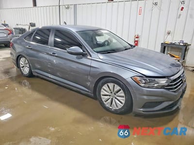 Czwarte zdjęcie samochodu z boku: 2019 VOLKSWAGEN JETTA S VIN:3VWCB7BU5KM247947 - miniatura