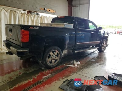Trzecie zdjęcie samochodu z tyłu: 2016 CHEVROLET SILVERADO K2500 HEAVY DUTY LTZ VIN:1GC1KWEG2GF198434 - miniatura