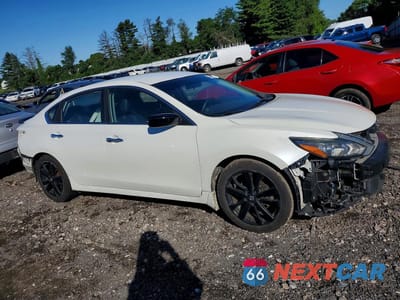 Czwarte zdjęcie samochodu z boku: 2018 NISSAN ALTIMA 2.5 SR VIN:1N4AL3AP8JC239360 - miniatura
