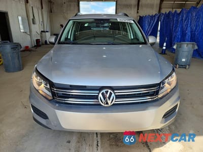 Piąte zdjęcie samochodu w środku: 2016 VOLKSWAGEN TIGUAN S VIN:WVGAV7AX3GW501946 - miniatura