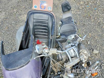 Piąte zdjęcie samochodu w środku: 2005 HONDA VTX1300 C VIN:1HFSC55055A101158 - miniatura