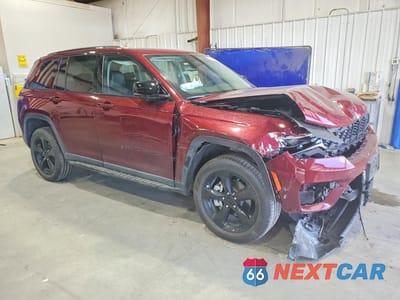 Czwarte zdjęcie samochodu z boku: 2023 JEEP GRAND CHEROKEE LIMITED VIN:1C4RJHBG4PC563249 - miniatura