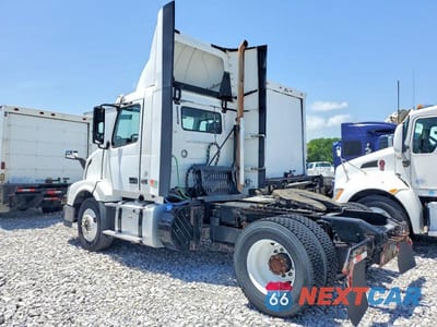 Trzecie zdjęcie samochodu z tyłu: 2017 VOLVO VN VNL VIN:4V4N39TG5HN988048 - miniatura