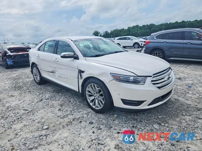 Czwarte zdjęcie samochodu z boku: 2018 FORD TAURUS LIMITED VIN:1FAHP2F83JG116833 - miniatura