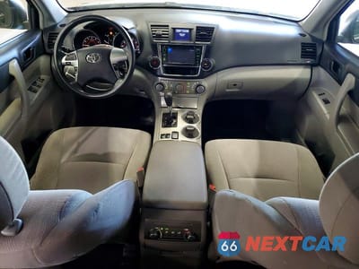 Zdjęcie 8 z 13 samochodu: 2013 TOYOTA HIGHLANDER BASE VIN:5TDBK3EH6DS203562 - miniatura