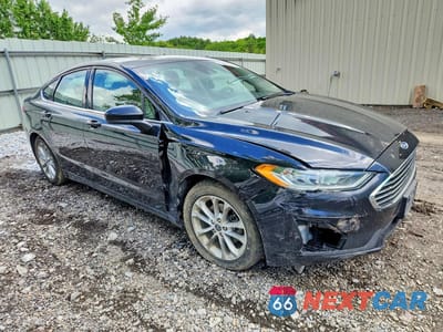 Czwarte zdjęcie samochodu z boku: 2020 FORD FUSION SE VIN:3FA6P0LU5LR104708 - miniatura