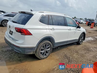 Trzecie zdjęcie samochodu z tyłu: 2022 VOLKSWAGEN TIGUAN SE VIN:3VV3B7AXXNM122687 - miniatura