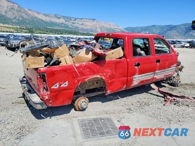 Trzecie zdjęcie samochodu z tyłu: 2005 CHEVROLET SILVERADO K2500 HEAVY DUTY VIN:1GCHK23215F827158 - miniatura