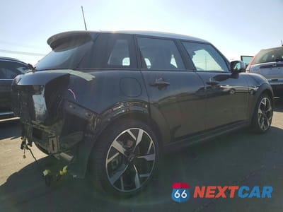 Trzecie zdjęcie samochodu z tyłu: 2026 MINI COOPER VIN:WMW53GD05T2X65811 - miniatura