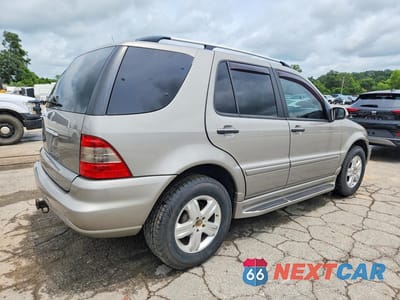 Trzecie zdjęcie samochodu z tyłu: 2005 MERCEDES-BENZ ML 350 VIN:4JGAB57E35A531686 - miniatura