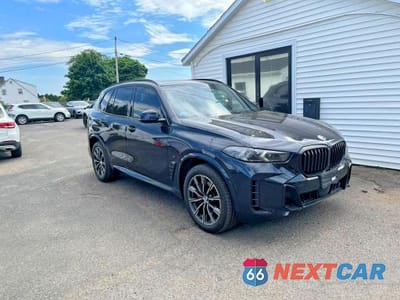 Czwarte zdjęcie samochodu z boku: 2024 BMW X5 XDRIVE40I VIN:5UX23EU00R9S41300 - miniatura