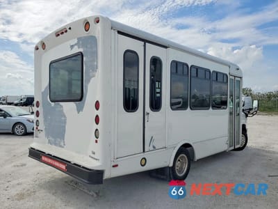 Trzecie zdjęcie samochodu z tyłu: 2021 FORD ECONOLINE E350 SUPER DUTY CUTAWAY VAN VIN:1FDEE3FN9MDC10814 - miniatura
