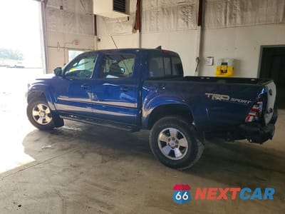 Drugie zdjęcie samochodu z przodu: 2015 TOYOTA TACOMA V6 VIN:3TMLU4EN5FM182619 - miniatura