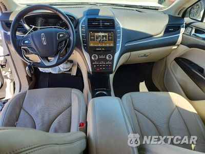 Zdjęcie 8 z 13 samochodu: 2019 LINCOLN MKC RESERVE VIN:5LMCJ3C95KUL01969 - miniatura