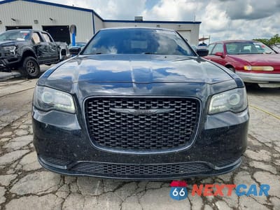 Piąte zdjęcie samochodu w środku: 2022 CHRYSLER 300 TOURING VIN:2C3CCAAG0NH104050 - miniatura