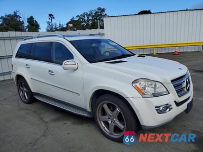 Czwarte zdjęcie samochodu z boku: 2009 MERCEDES-BENZ GL 550 4MATIC VIN:4JGBF86E59A498501 - miniatura
