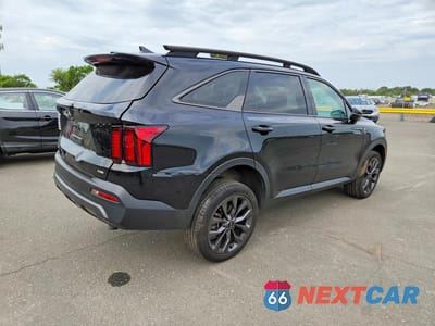 Trzecie zdjęcie samochodu z tyłu: 2023 KIA SORENTO EX VIN:5XYRHDLFXPG242810 - miniatura