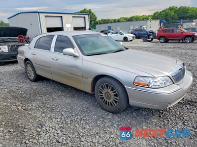 Czwarte zdjęcie samochodu z boku: 2011 LINCOLN TOWN CAR SIGNATURE LIMITED VIN:2LNBL8CV0BX756904 - miniatura
