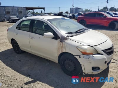 Czwarte zdjęcie samochodu z boku: 2010 TOYOTA YARIS BASE VIN:JTDBT4K38A4066658 - miniatura