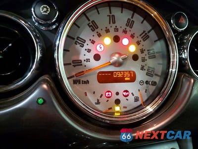 Zdjęcie 9 z 12 samochodu: 2008 MINI COOPER S VIN:WMWRH33538TU81135 - miniatura
