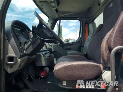 Zdjęcie 6 z 11 samochodu: 2012 FREIGHTLINER BUSINESS CLASS M2 BOX TRUCK VIN:1FVACXDT9CHBM7147 - miniatura