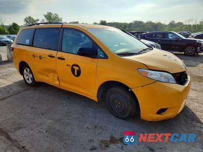 Czwarte zdjęcie samochodu z boku: 2017 TOYOTA SIENNA LE VIN:5TDKZ3DC5HS885275 - miniatura