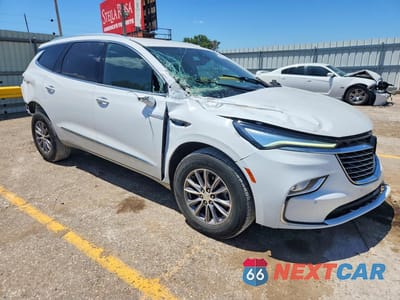 Czwarte zdjęcie samochodu z boku: 2022 BUICK ENCLAVE PREMIUM VIN:5GAEVBKW9NJ115641 - miniatura