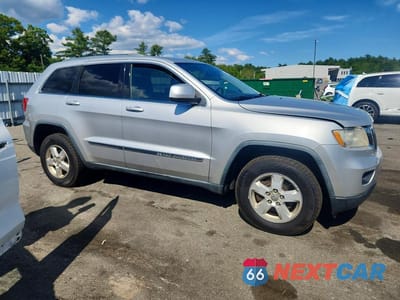 Czwarte zdjęcie samochodu z boku: 2011 JEEP GRAND CHEROKEE LAREDO VIN:1J4RR4GGXBC551491 - miniatura