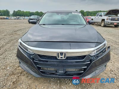 Piąte zdjęcie samochodu w środku: 2018 HONDA ACCORD LX VIN:1HGCV1F19JA088841 - miniatura