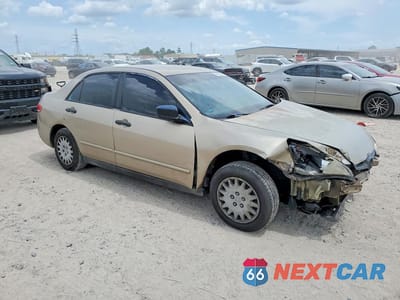 Czwarte zdjęcie samochodu z boku: 2004 HONDA ACCORD DX VIN:1HGCM56154A070612 - miniatura