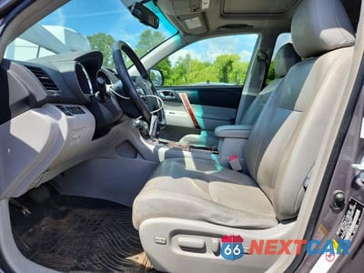 Zdjęcie 7 z 13 samochodu: 2013 TOYOTA HIGHLANDER BASE VIN:JTEDC3EH6D2011499 - miniatura