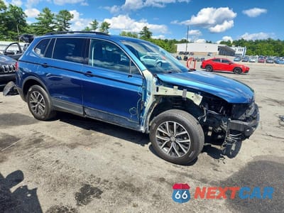 Czwarte zdjęcie samochodu z boku: 2019 VOLKSWAGEN TIGUAN SE VIN:3VV2B7AX6KM073740 - miniatura