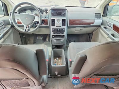 Zdjęcie 8 z 13 samochodu: 2010 CHRYSLER TOWN & COUNTRY TOURING VIN:2A4RR5D12AR432152 - miniatura