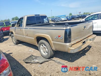 Drugie zdjęcie samochodu z przodu: 2006 CHEVROLET SILVERADO K1500 VIN:1GCEK14T16E122243 - miniatura