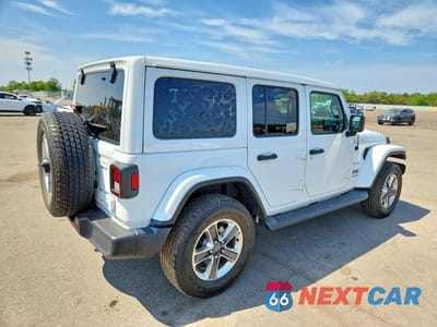 Trzecie zdjęcie samochodu z tyłu: 2020 JEEP WRANGLER UNLIMITED SAHARA VIN:1C4HJXEN1LW131601 - miniatura