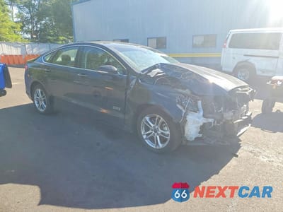 Czwarte zdjęcie samochodu z boku: 2016 FORD FUSION TITANIUM PHEV VIN:3FA6P0SU4GR320511 - miniatura