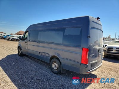 Trzecie zdjęcie samochodu z tyłu: 2019 MERCEDES BENZ SPRINTER 2500 DELIVERY VAN VIN:WD4PF1CD2KP136339 - miniatura